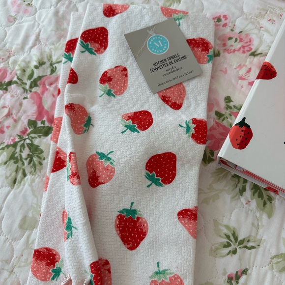 Strawberry decor bundle - Picture 8 of 9